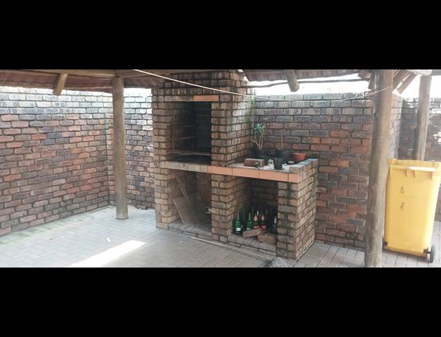 4 BEDROOM TOWNHOUSE FOR SALE IN PRETORIA WEST